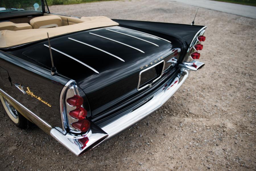 Детали экстерьера Desoto Adventurer Convertible (S-26A) 1957 года  (фото 30 из 60)